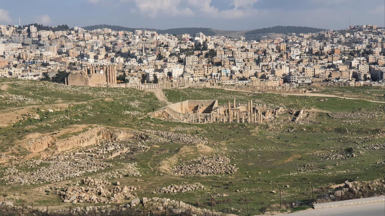 Hadrian's Arch 招待所