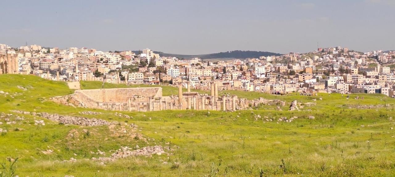 Hadrian's Arch 招待所